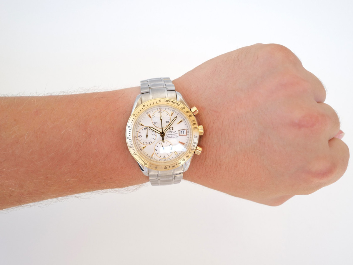 Швейцарские часы Omega Speedmaster Date Chronograph 18K Yellow Gold Steel 40