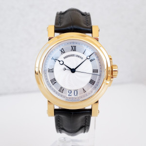 Швейцарський годинник Breguet Marine Big Date 18K Yellow Gold