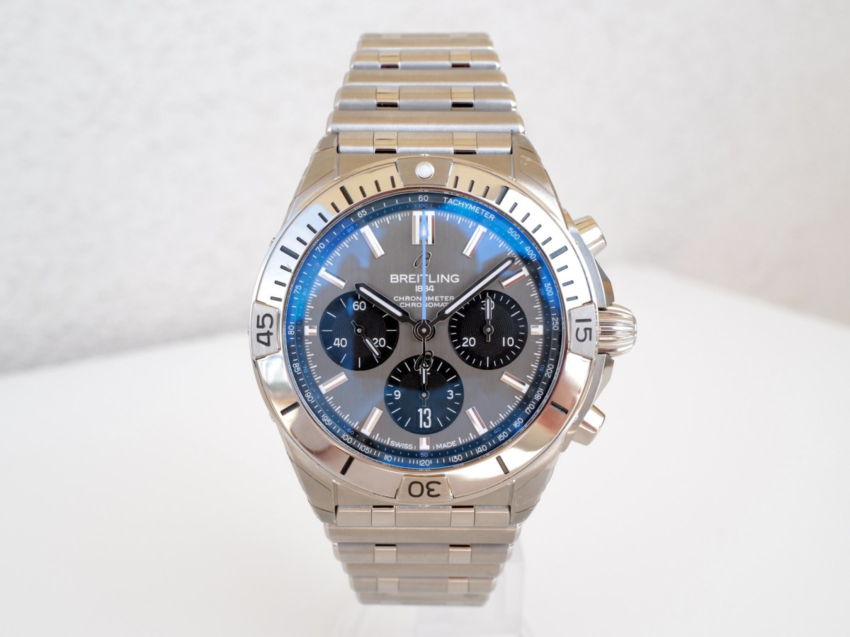 Швейцарские часы Breitling Chronomat B01 Titanium Chronograph 42