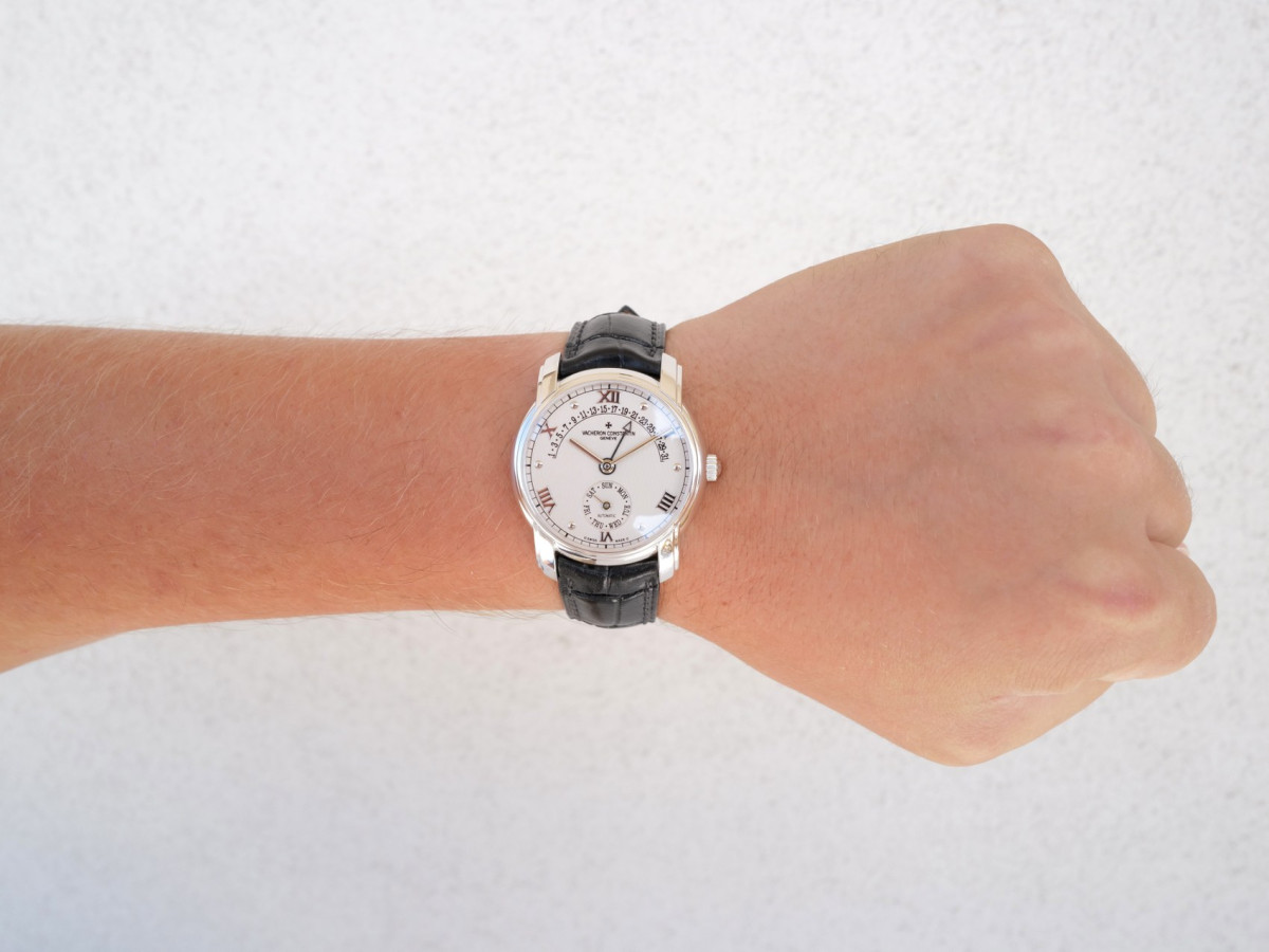 Швейцарские часы Vacheron Constantin 31 Day Retrograde 18K White Gold 37