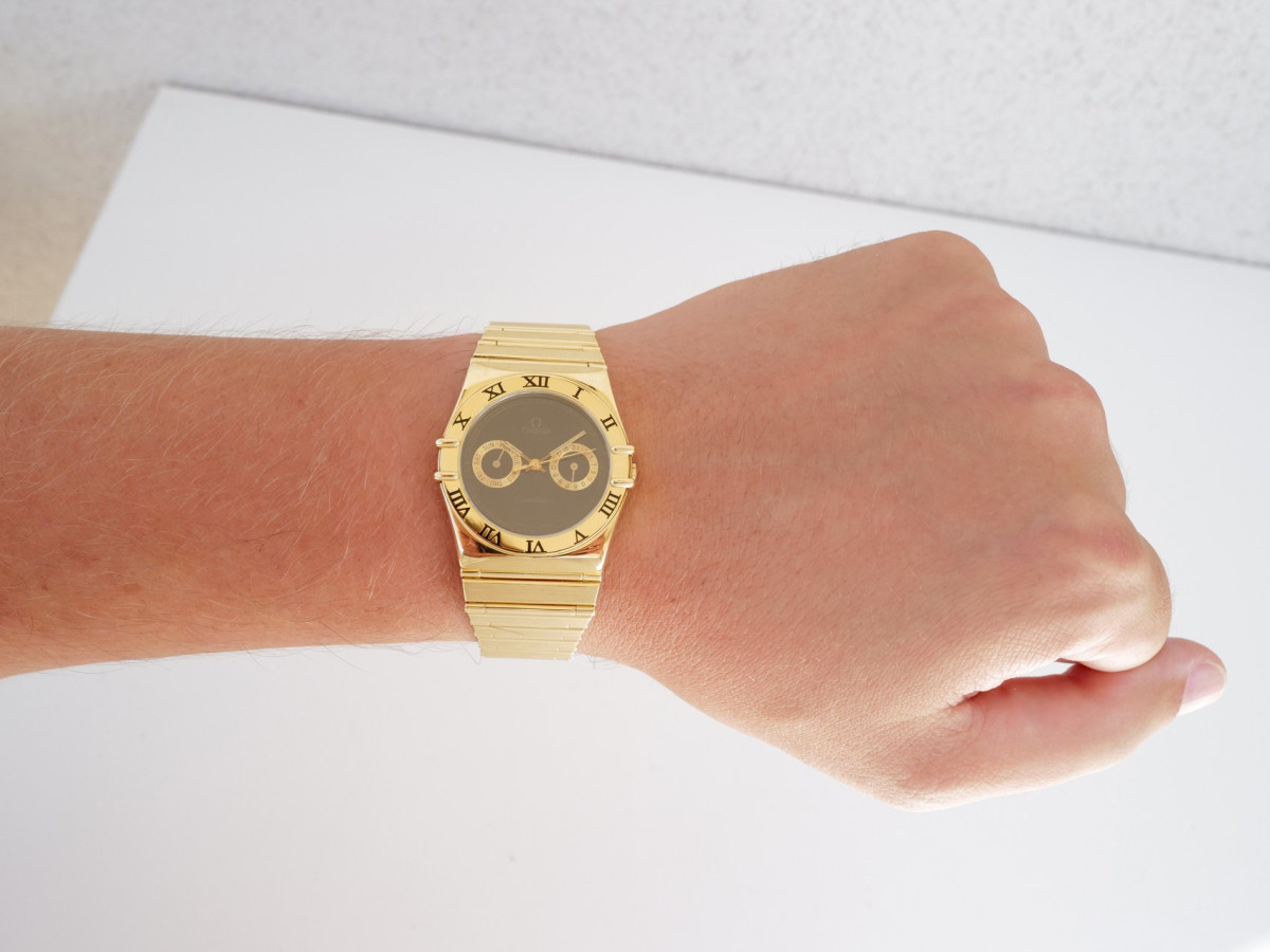 Швейцарские часы Omega Constellation 18K Yellow Gold Black Dial 33