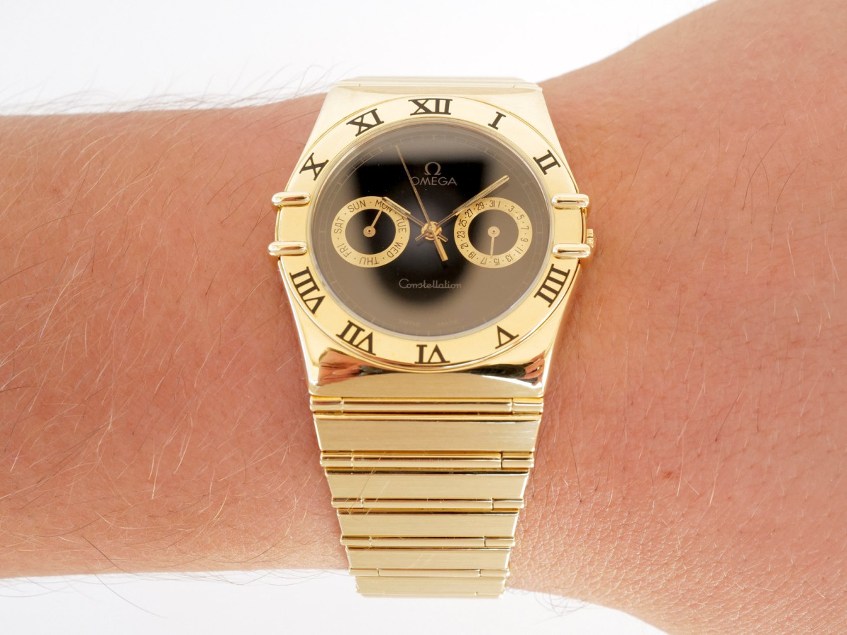 Швейцарские часы Omega Constellation 18K Yellow Gold Black Dial 33