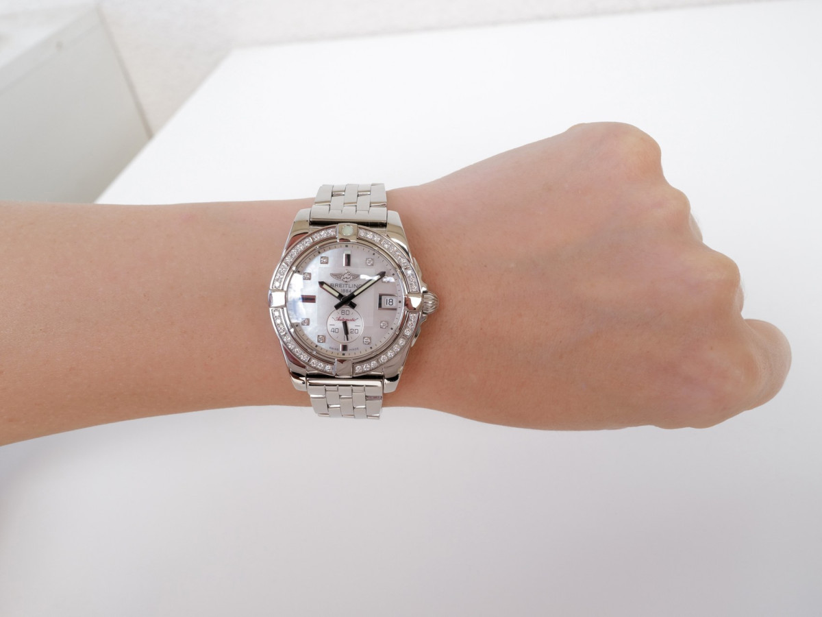 Швейцарские часы Breitling Galactic 36 MOP Diamond Dial