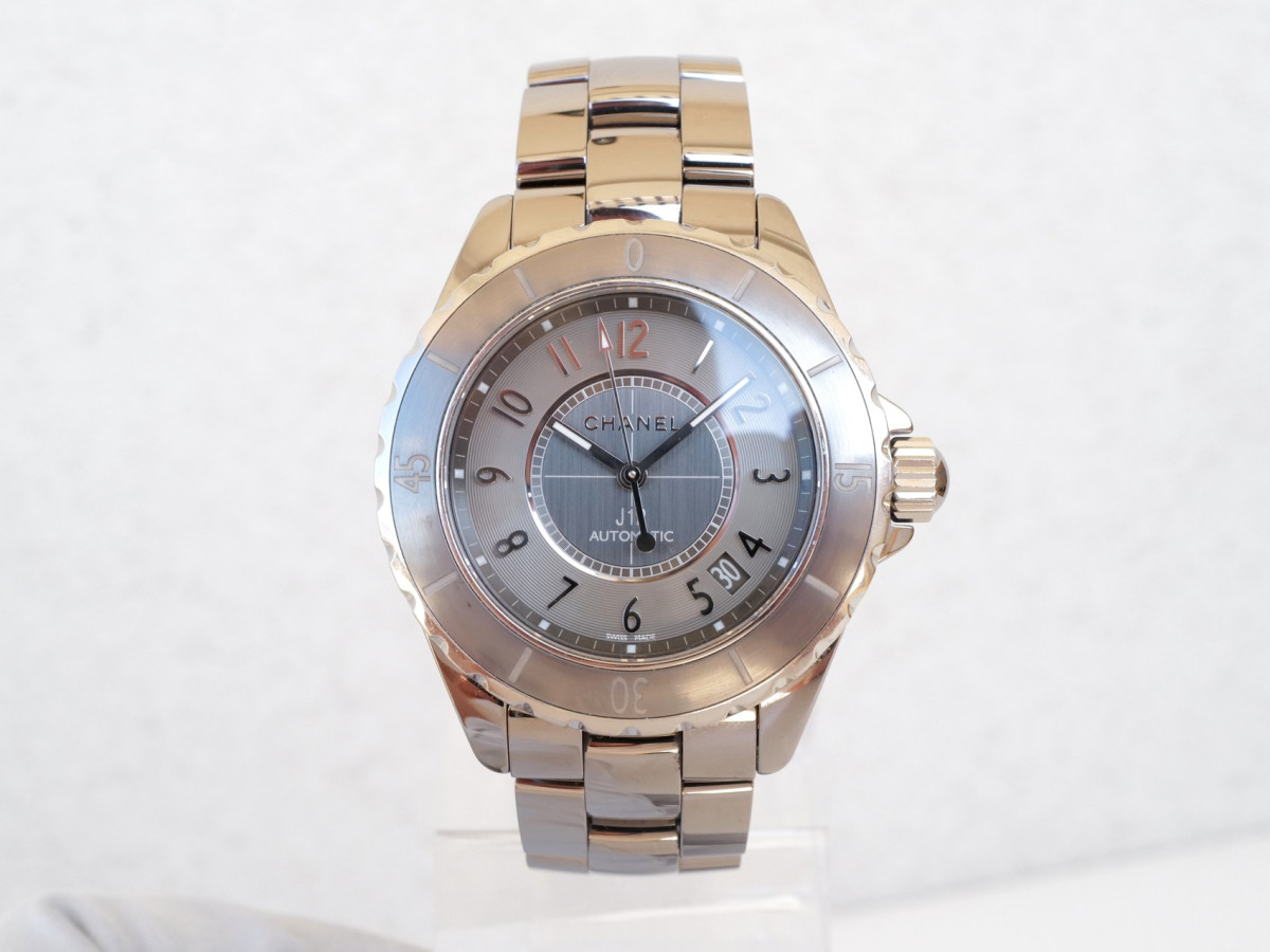 Швейцарський годинник Chanel J12 Automatic Gray Titanium Ceramic 38
