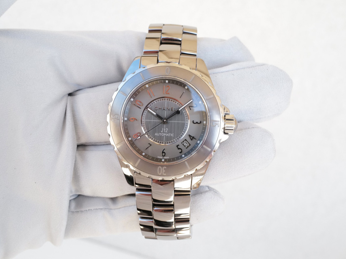 Швейцарський годинник Chanel J12 Automatic Gray Titanium Ceramic 38