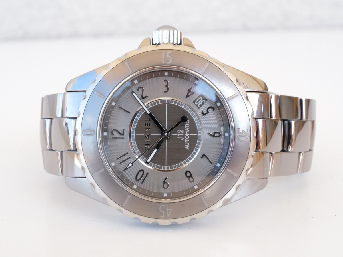 Швейцарський годинник Chanel J12 Automatic Gray Titanium Ceramic 38