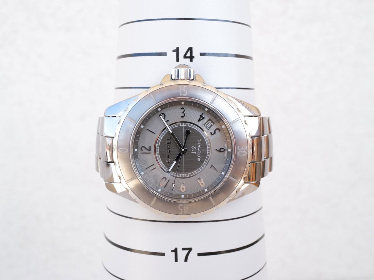 Швейцарський годинник Chanel J12 Automatic Gray Titanium Ceramic 38
