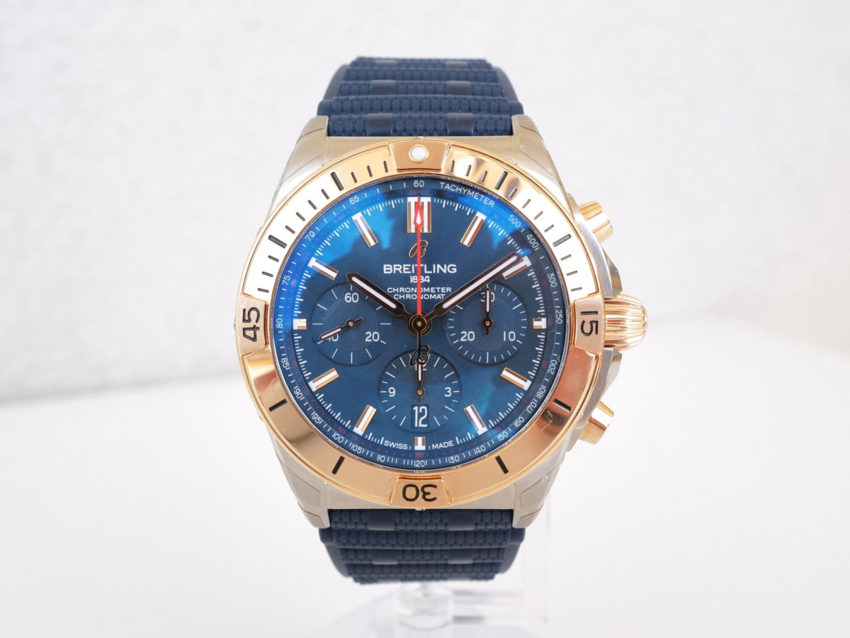Швейцарський годинник Breitling Chronomat B01 42 Gold Steel Blue Dial