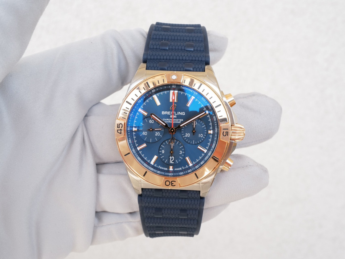 Швейцарський годинник Breitling Chronomat B01 42 Gold Steel Blue Dial