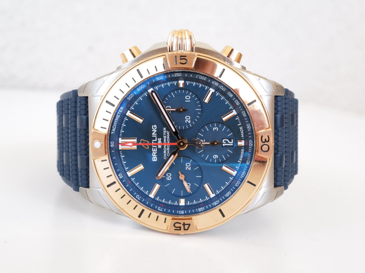 Швейцарський годинник Breitling Chronomat B01 42 Gold Steel Blue Dial