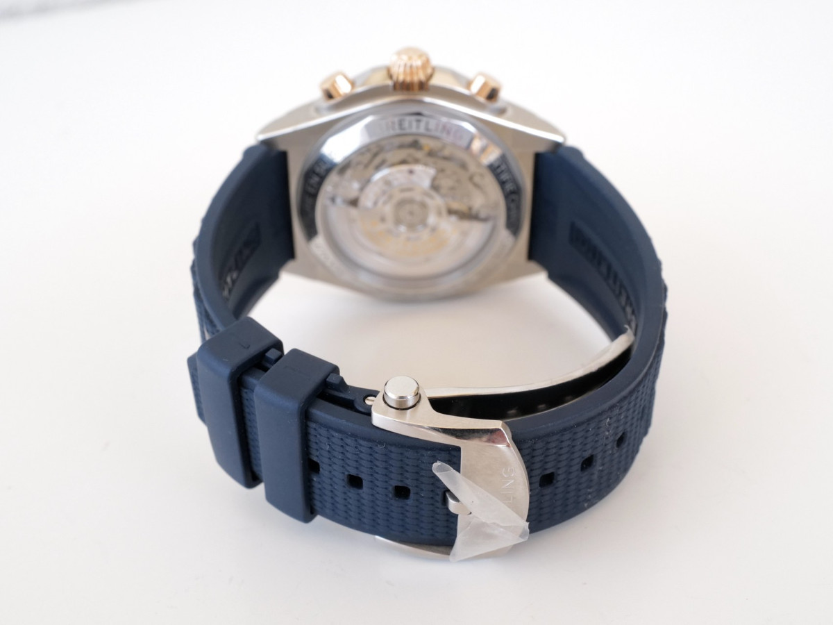 Швейцарський годинник Breitling Chronomat B01 42 Gold Steel Blue Dial