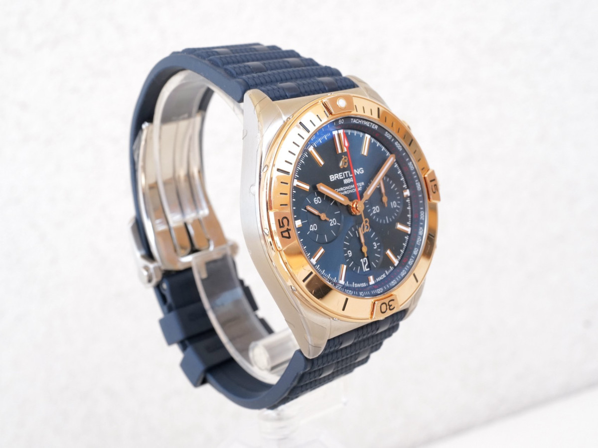Швейцарський годинник Breitling Chronomat B01 42 Gold Steel Blue Dial