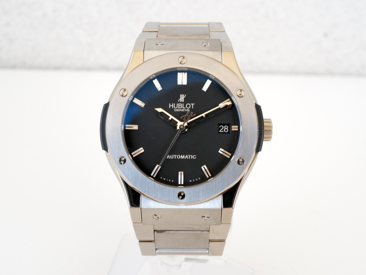 Швейцарские часы Hublot Classic Fusion Titanium Automatic 45