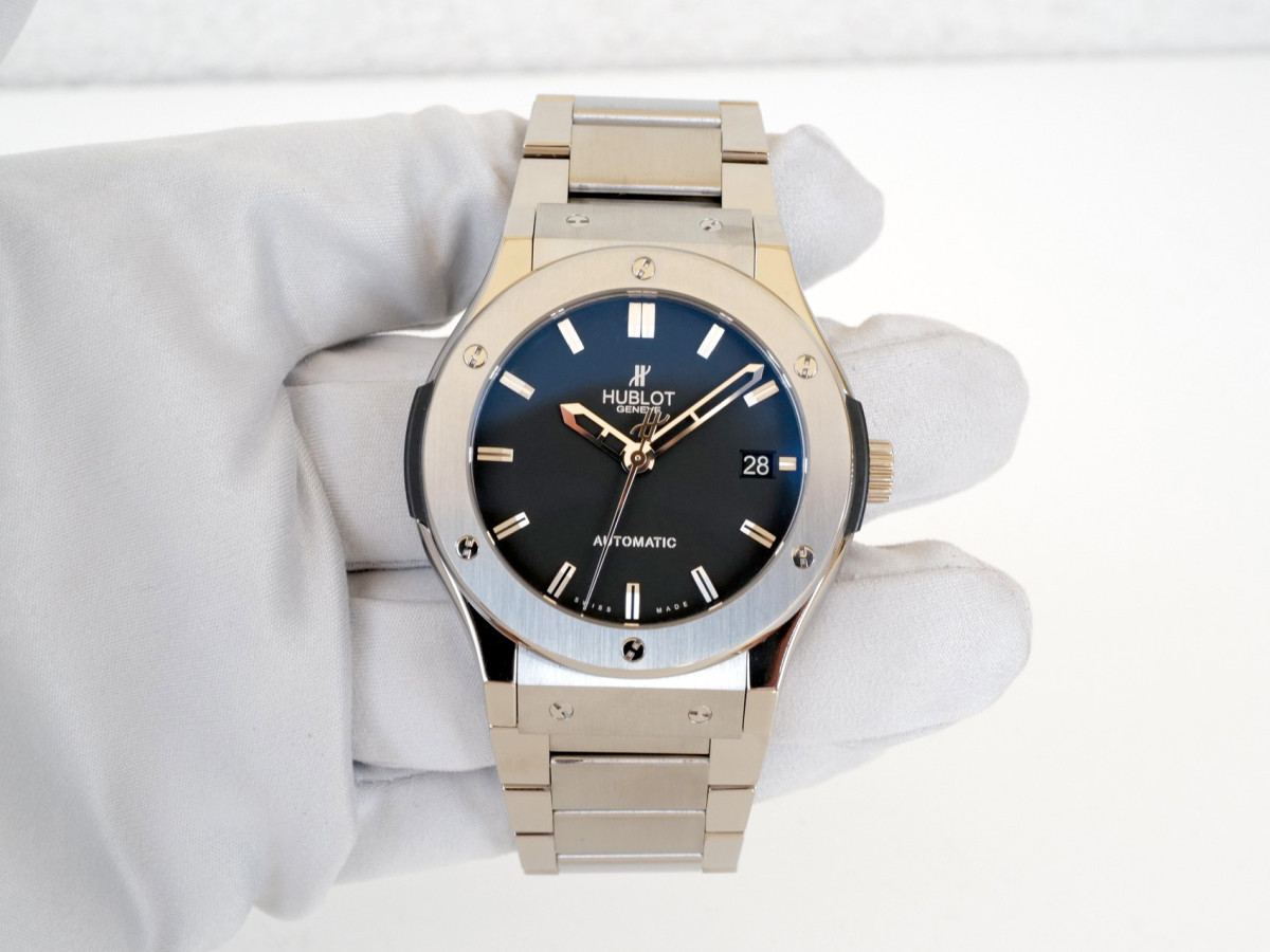 Швейцарские часы Hublot Classic Fusion Titanium Automatic 45