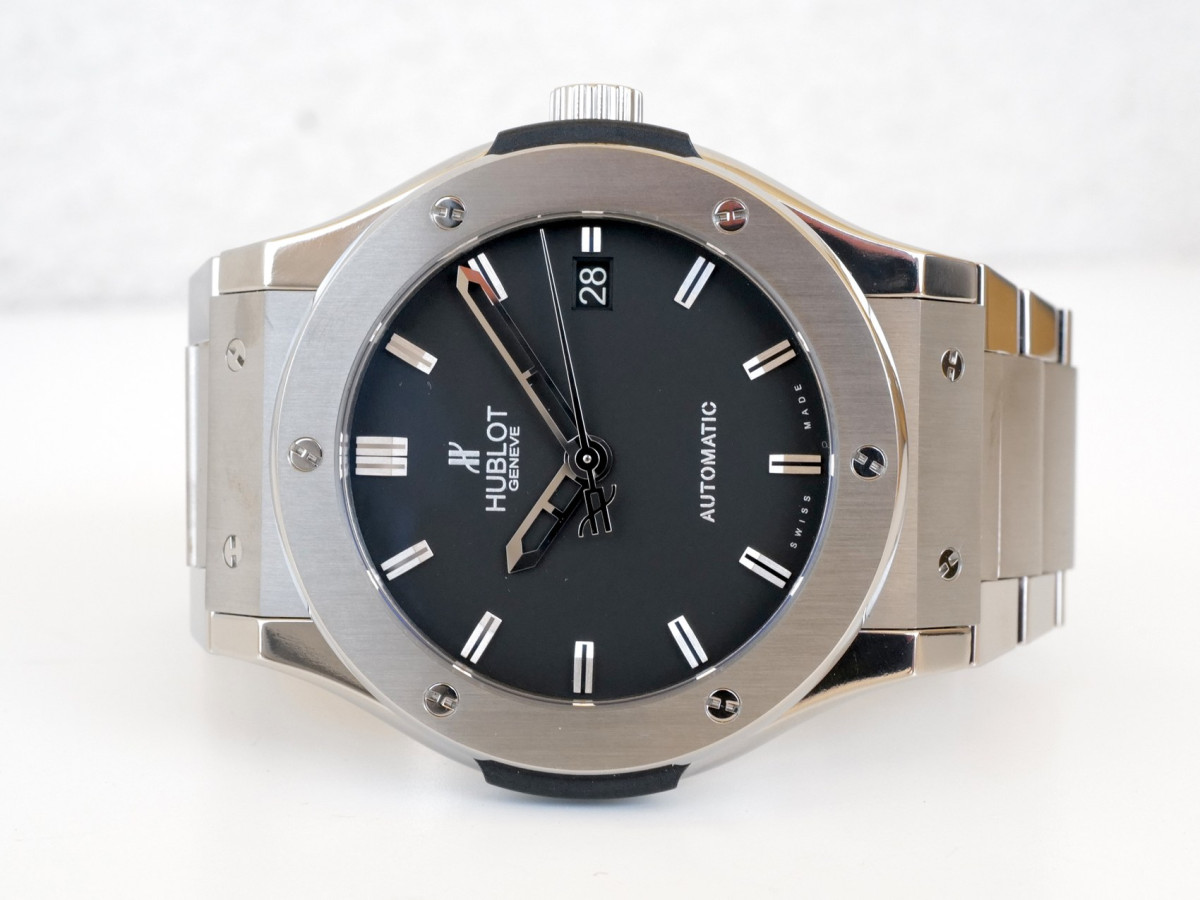 Швейцарские часы Hublot Classic Fusion Titanium Automatic 45