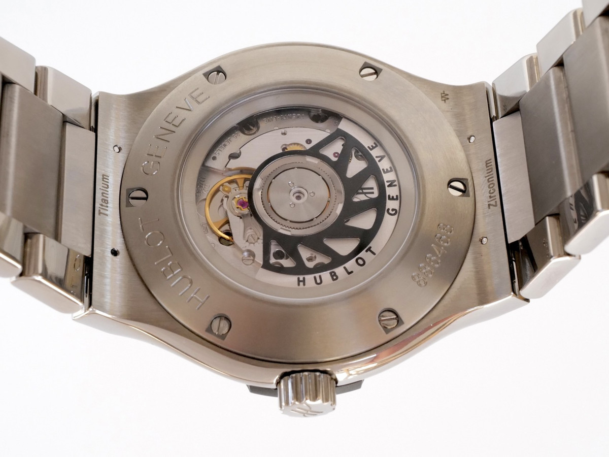 Швейцарские часы Hublot Classic Fusion Titanium Automatic 45