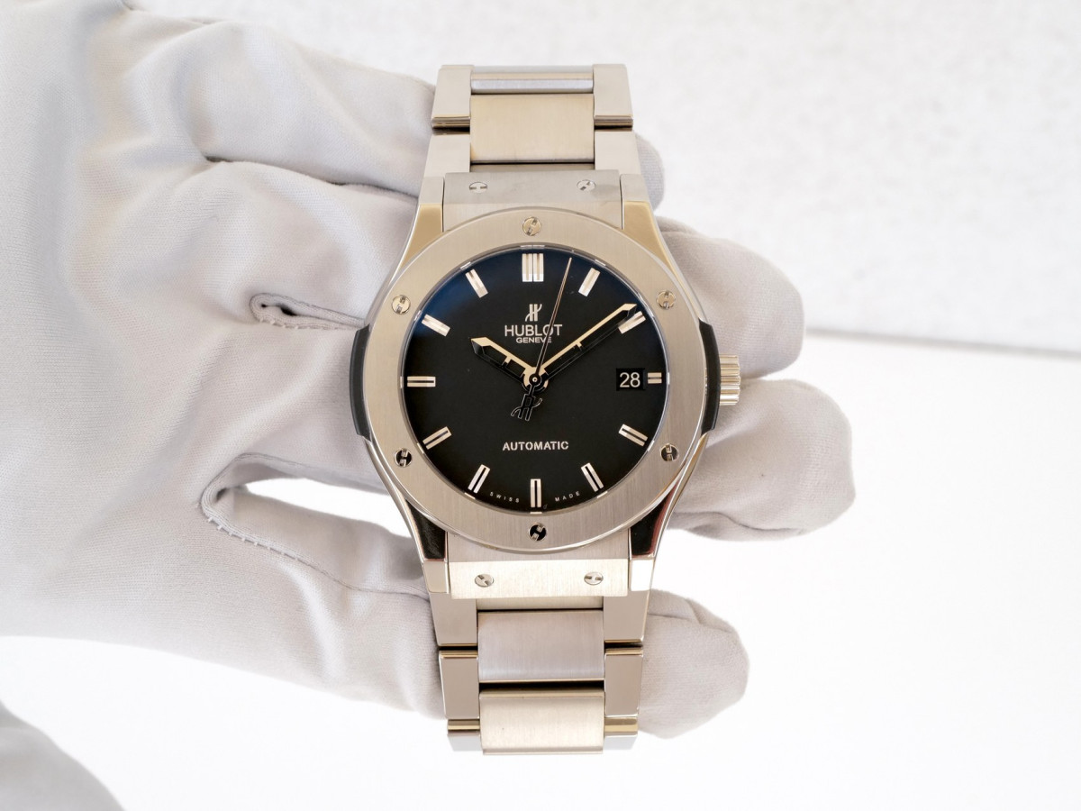 Швейцарские часы Hublot Classic Fusion Titanium Automatic 45