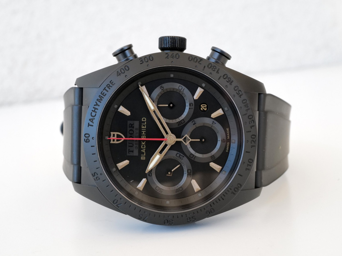 Швейцарские часы Tudor Fastrider Black Shield 42
