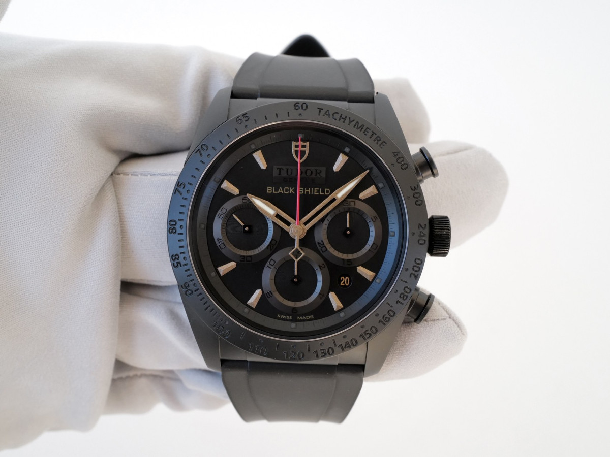 Швейцарские часы Tudor Fastrider Black Shield 42