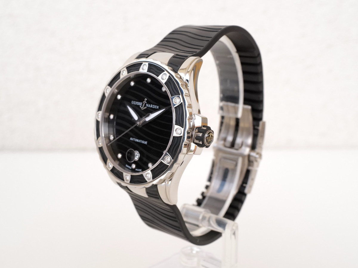 Швейцарський годинник Ulysse Nardin Lady Diver Black Diamond Dial 40