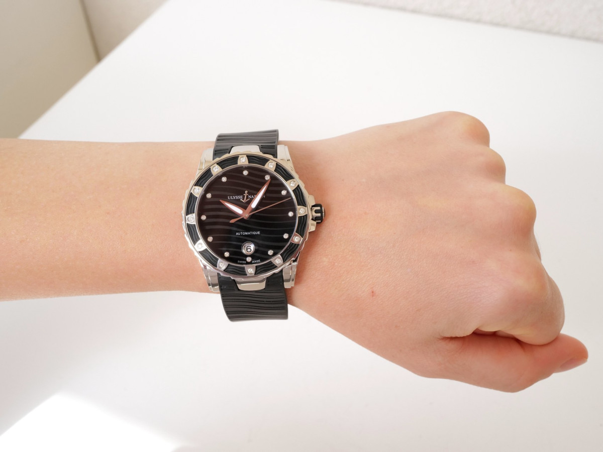 Швейцарський годинник Ulysse Nardin Lady Diver Black Diamond Dial 40
