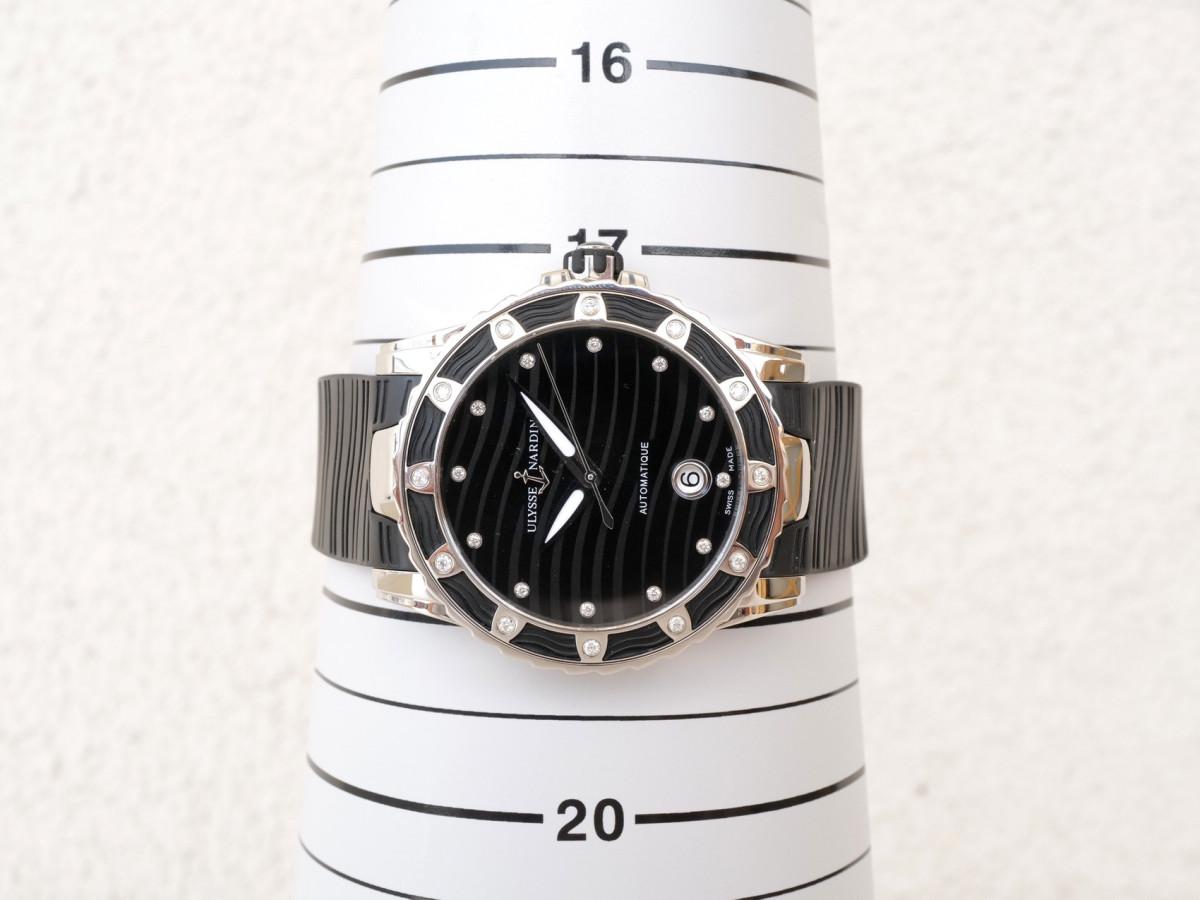 Швейцарський годинник Ulysse Nardin Lady Diver Black Diamond Dial 40
