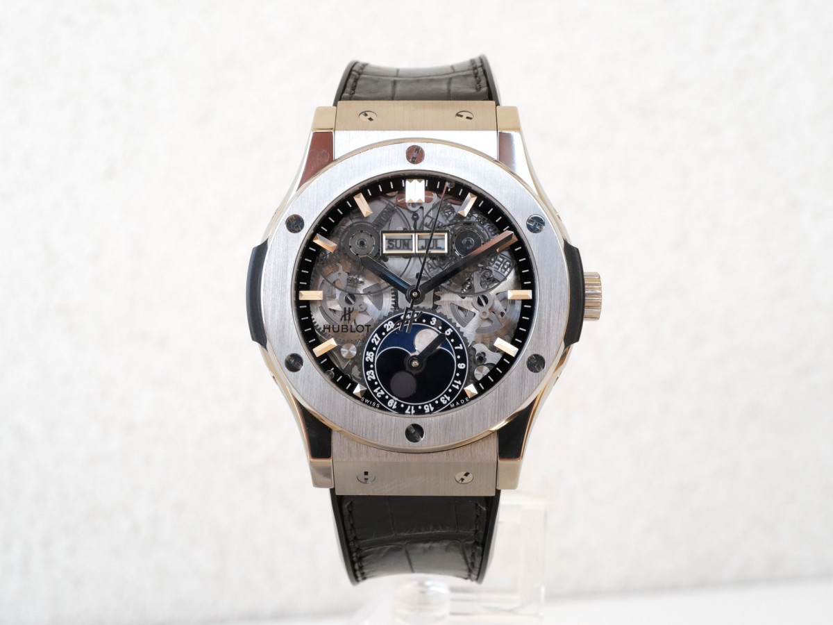 Швейцарський годинник Hublot Classic Fusion Aerofusion Moonphase Titanium 42