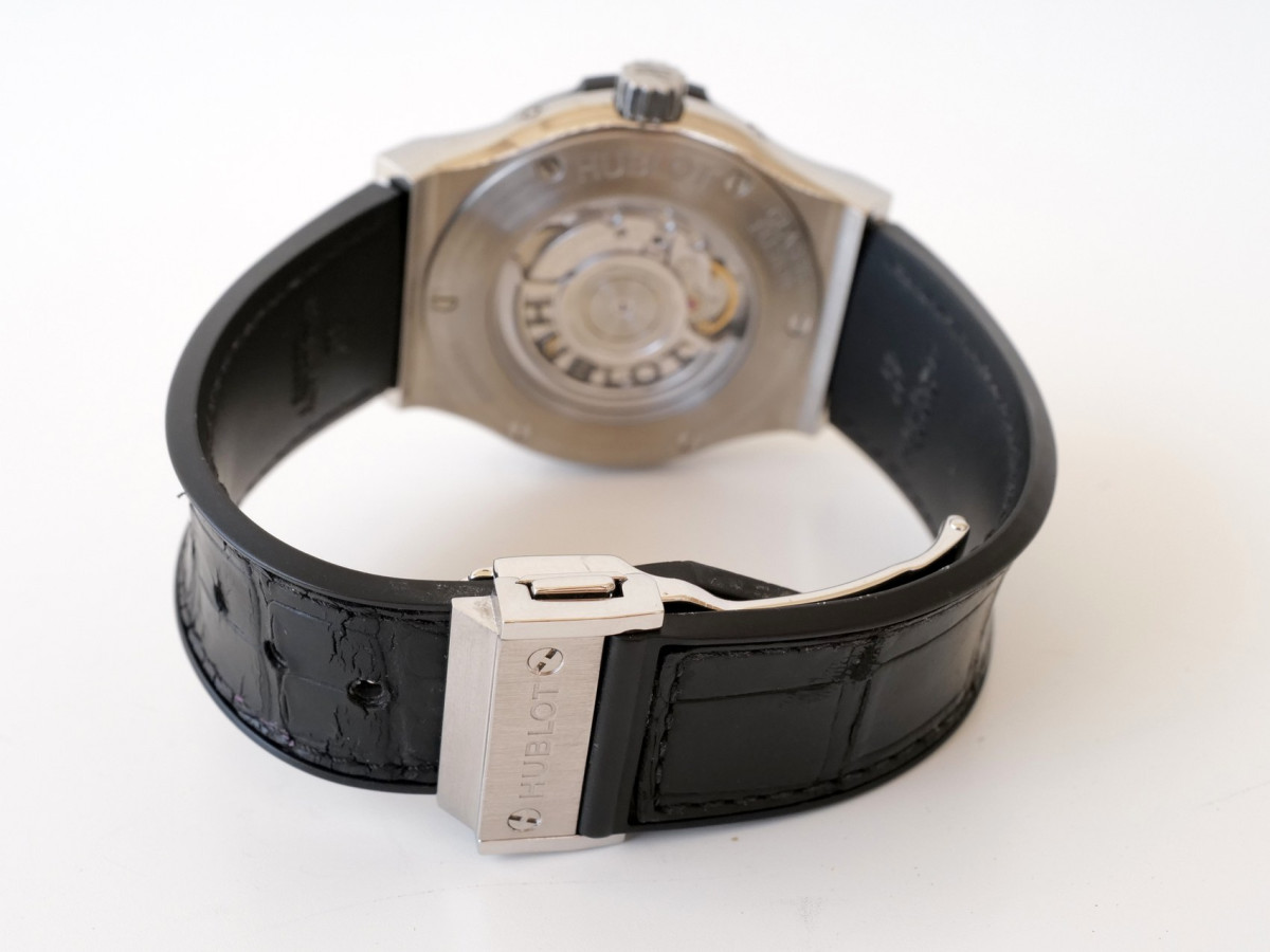 Швейцарський годинник Hublot Classic Fusion Aerofusion Moonphase Titanium 42