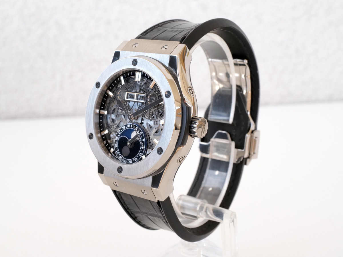 Швейцарський годинник Hublot Classic Fusion Aerofusion Moonphase Titanium 42