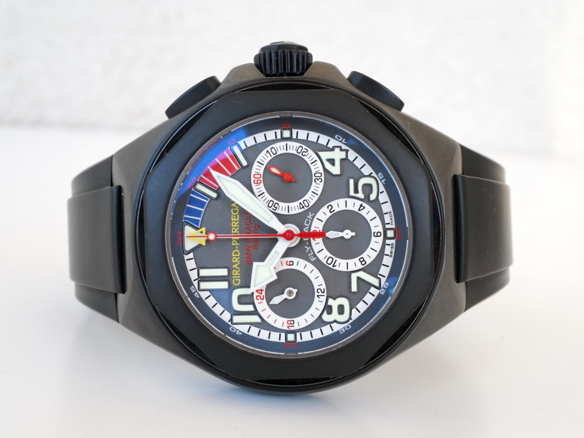 Швейцарские часы Girard-Perregaux Laureato BMW Oracle Racing USA Limited Edition Titanium Flyback Chronograph 46