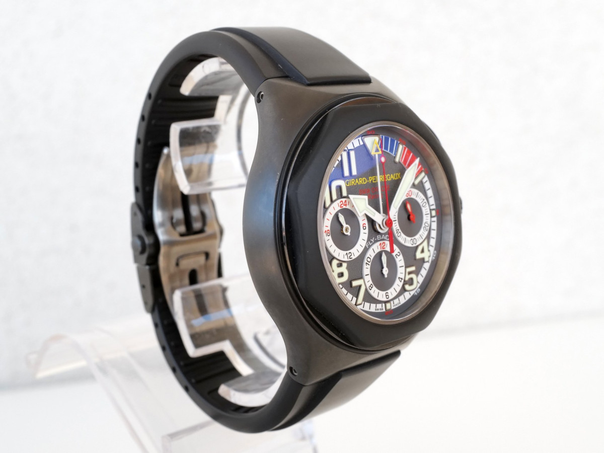 Швейцарские часы Girard-Perregaux Laureato BMW Oracle Racing USA Limited Edition Titanium Flyback Chronograph 46