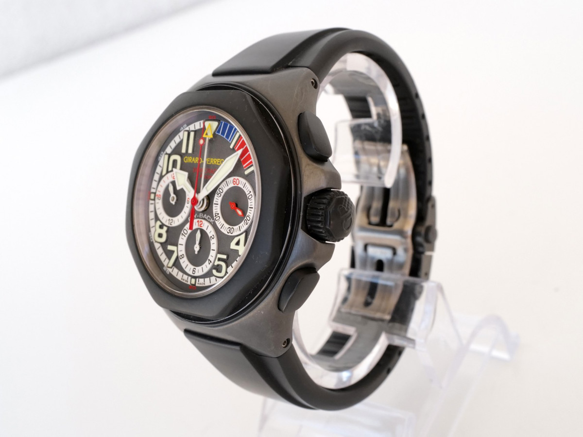 Швейцарские часы Girard-Perregaux Laureato BMW Oracle Racing USA Limited Edition Titanium Flyback Chronograph 46