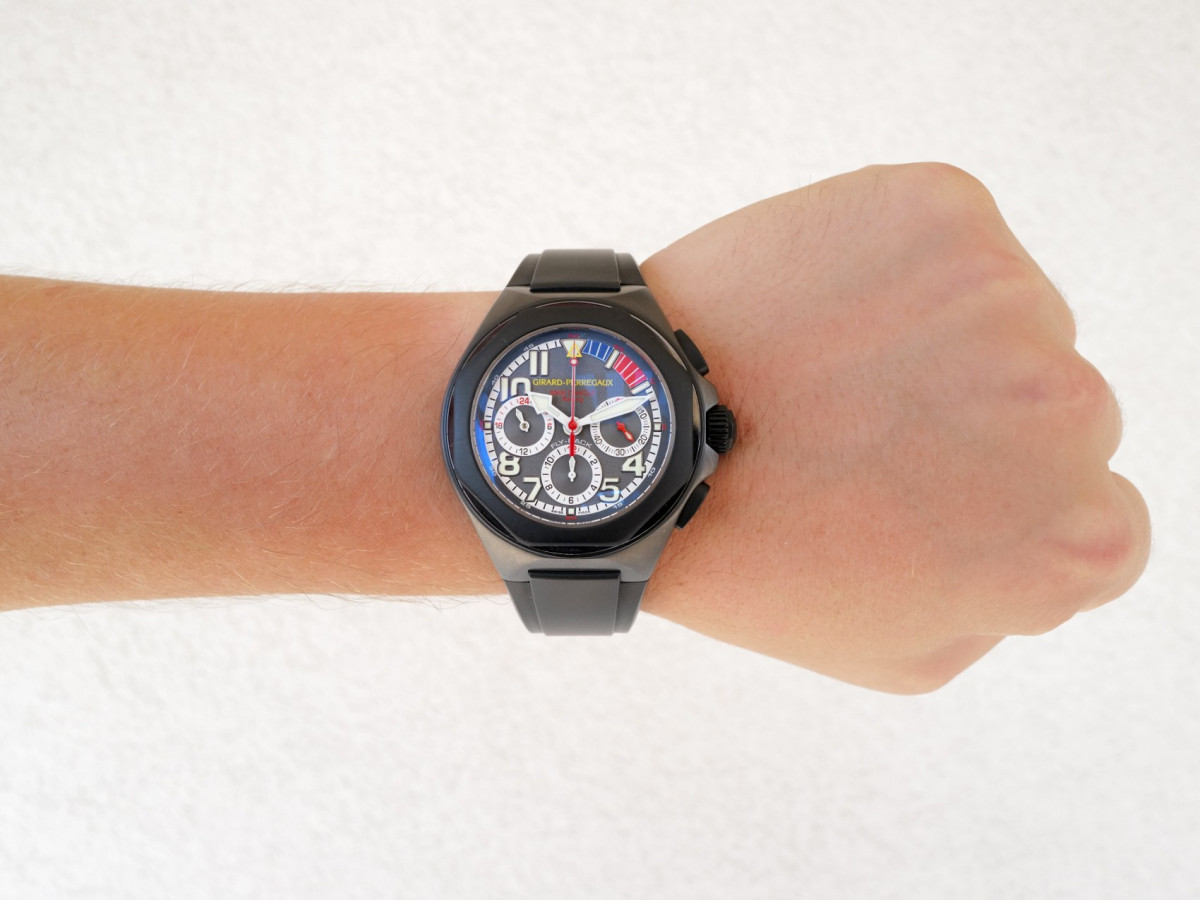 Швейцарские часы Girard-Perregaux Laureato BMW Oracle Racing USA Limited Edition Titanium Flyback Chronograph 46