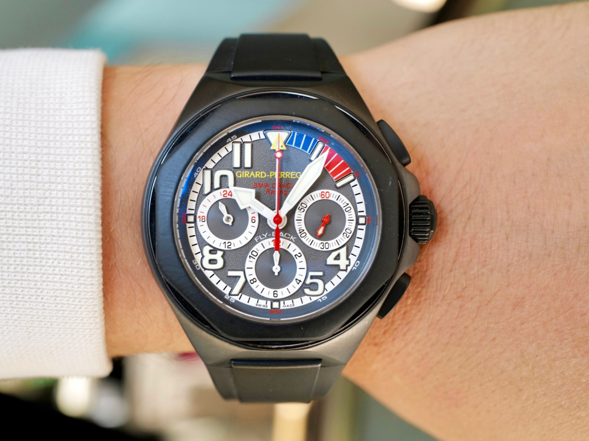 Швейцарские часы Girard-Perregaux Laureato BMW Oracle Racing USA Limited Edition Titanium Flyback Chronograph 46