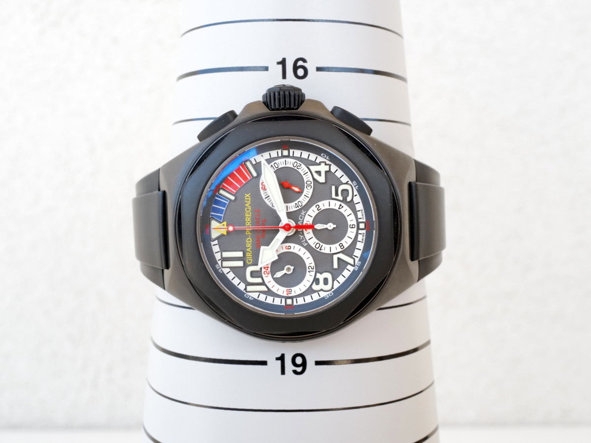 Швейцарские часы Girard-Perregaux Laureato BMW Oracle Racing USA Limited Edition Titanium Flyback Chronograph 46