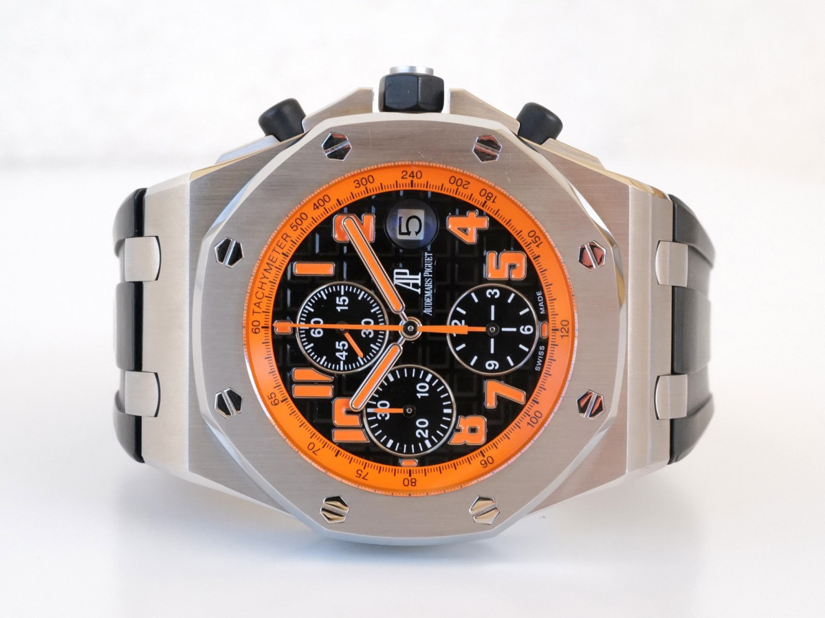 Швейцарские часы Audemars Piguet Royal Oak Offshore Chronograph Volcano 42