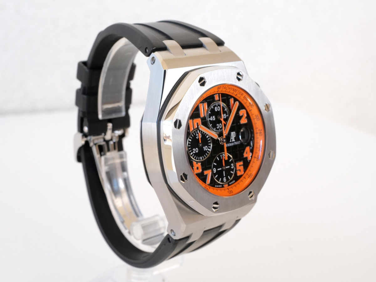 Швейцарские часы Audemars Piguet Royal Oak Offshore Chronograph Volcano 42