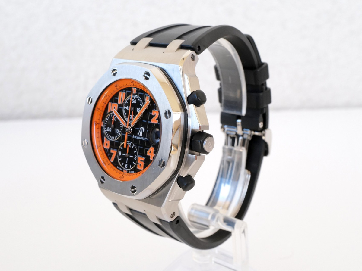 Швейцарские часы Audemars Piguet Royal Oak Offshore Chronograph Volcano 42