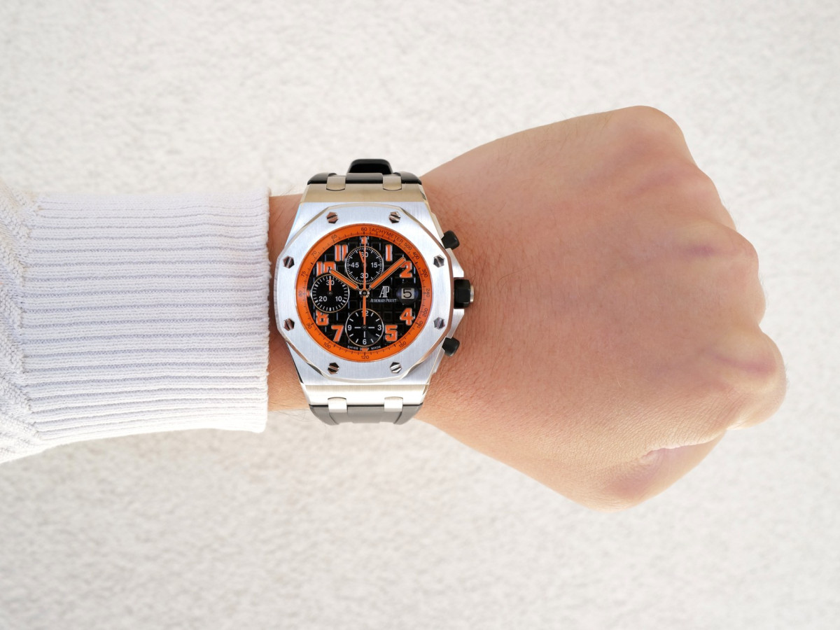 Швейцарские часы Audemars Piguet Royal Oak Offshore Chronograph Volcano 42