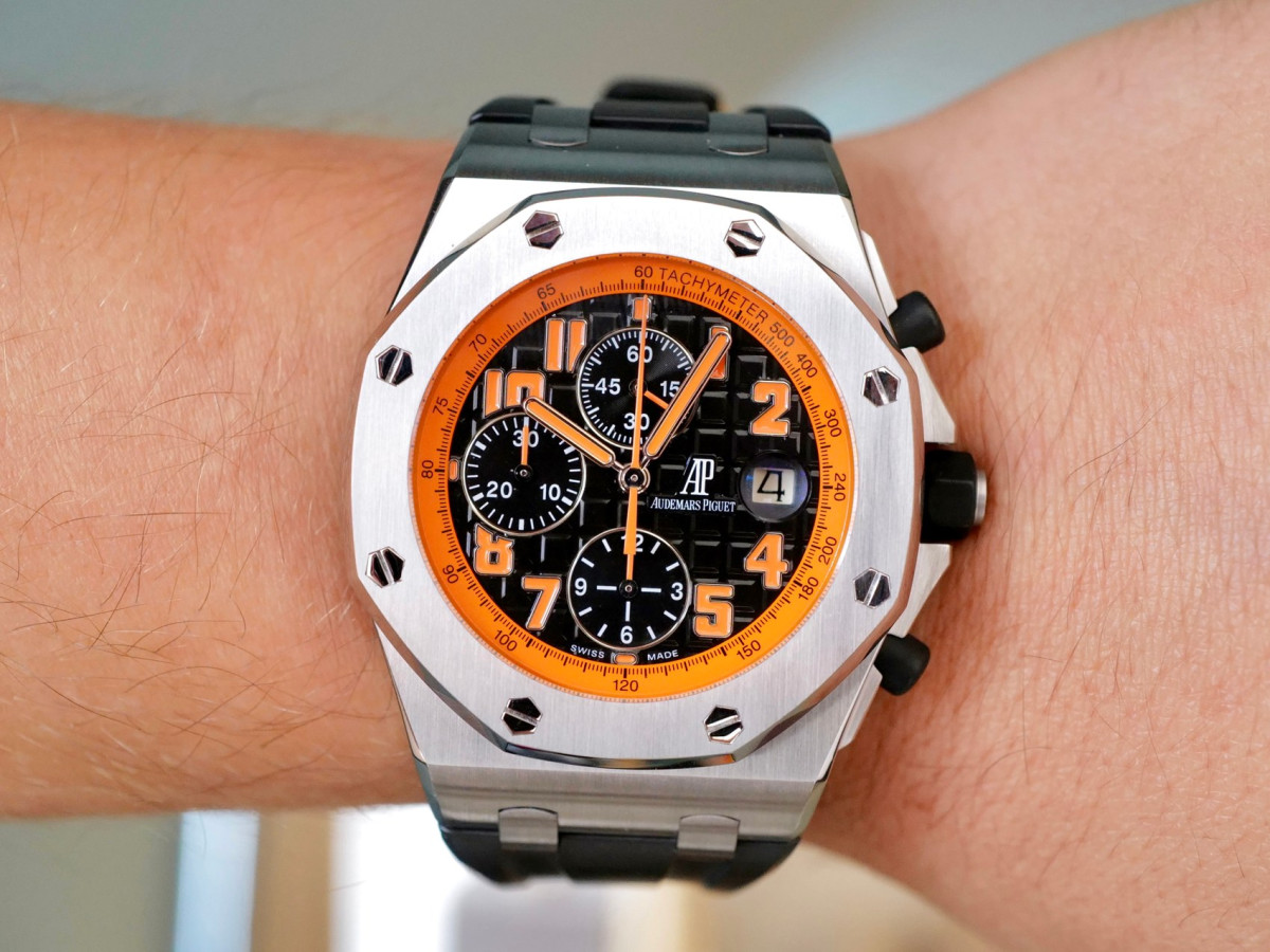 Швейцарские часы Audemars Piguet Royal Oak Offshore Chronograph Volcano 42