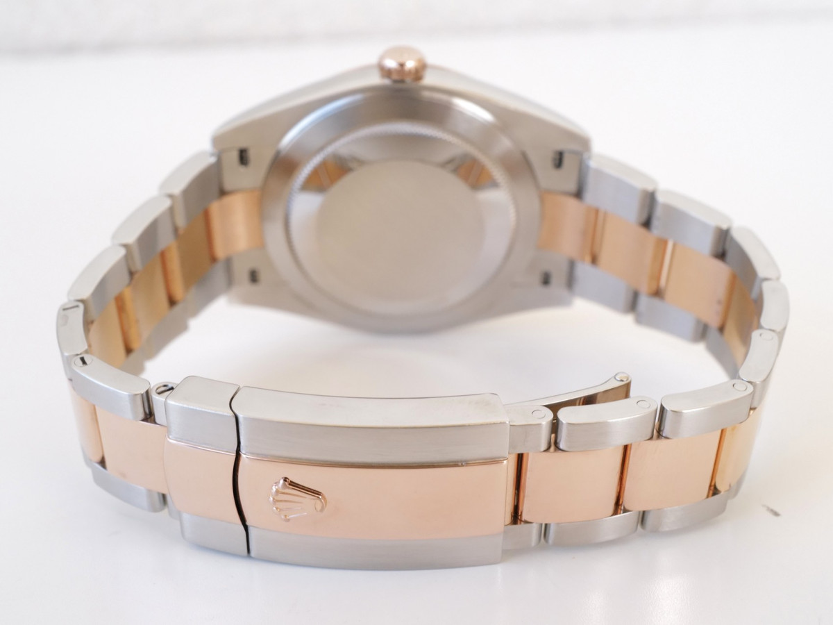 Швейцарський годинник Rolex Datejust 41 Oyster Sundust Diamond Dial Bezel