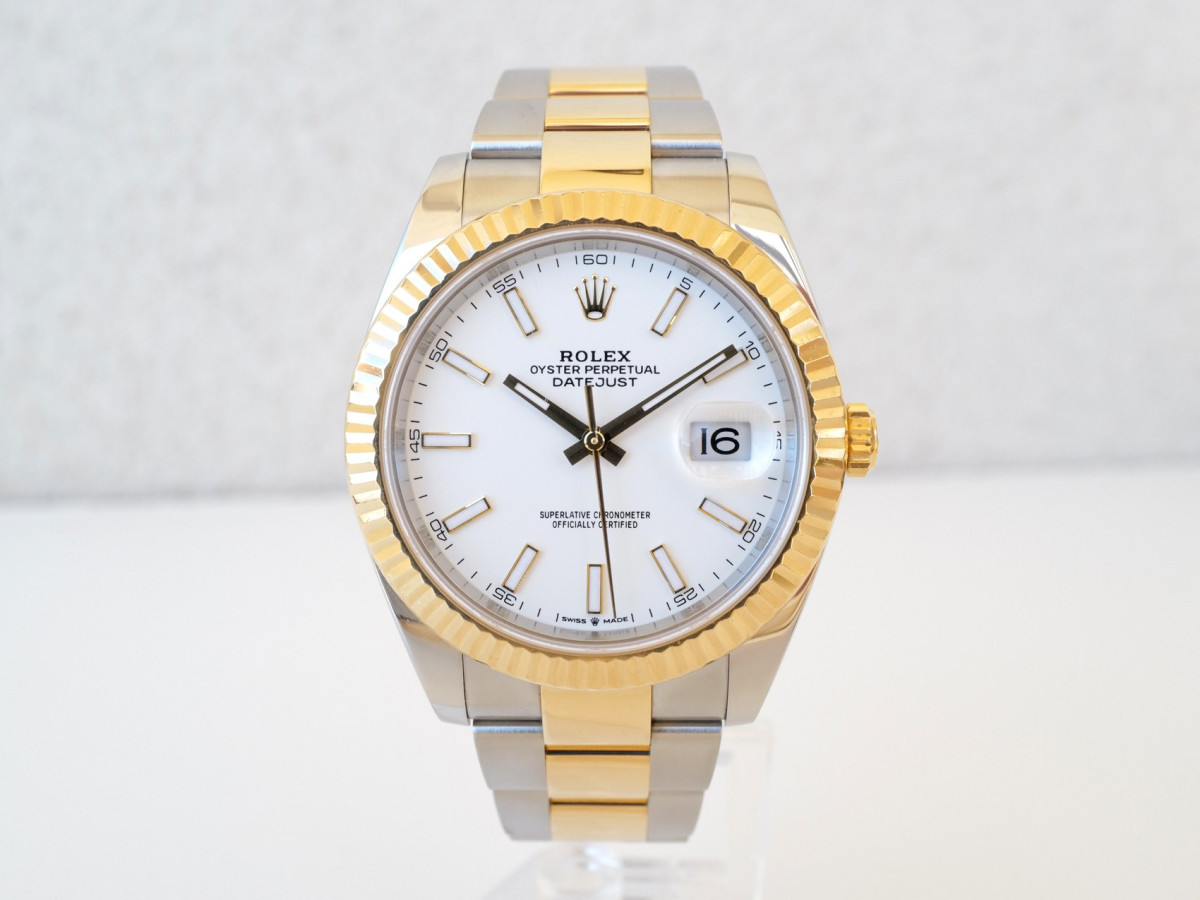 Швейцарские часы Rolex Datejust 41 Oyster Steel 18K Yellow Gold White Dial (2022)