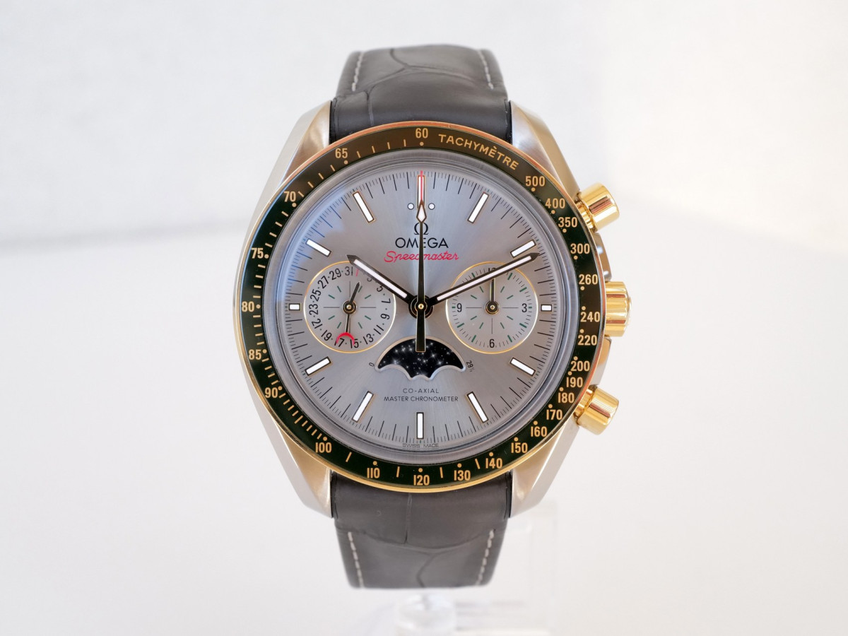 Швейцарський годинник Omega Speedmaster Professional Moonwatch Moonphase Co-Axial Chronograph 44