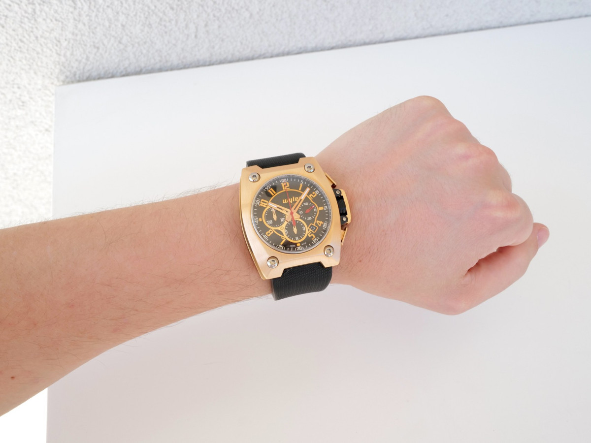 Швейцарские часы Wyler Geneve Code R Chronograph 18k Rose Gold Limited Edition