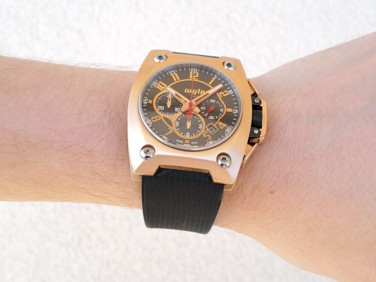 Швейцарские часы Wyler Geneve Code R Chronograph 18k Rose Gold Limited Edition