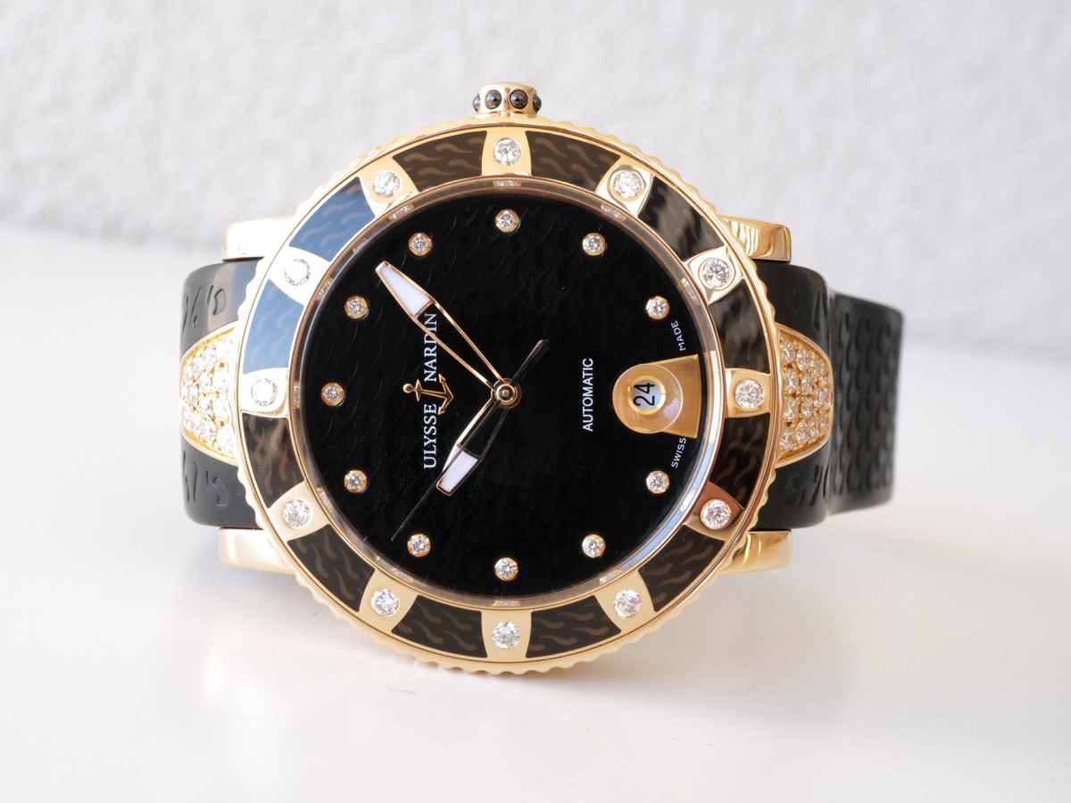 Швейцарские часы Ulysse Nardin Lady Diver Starry Night 18K Rose Gold Black Dial
