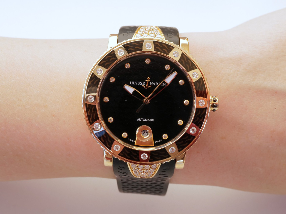 Швейцарские часы Ulysse Nardin Lady Diver Starry Night 18K Rose Gold Black Dial