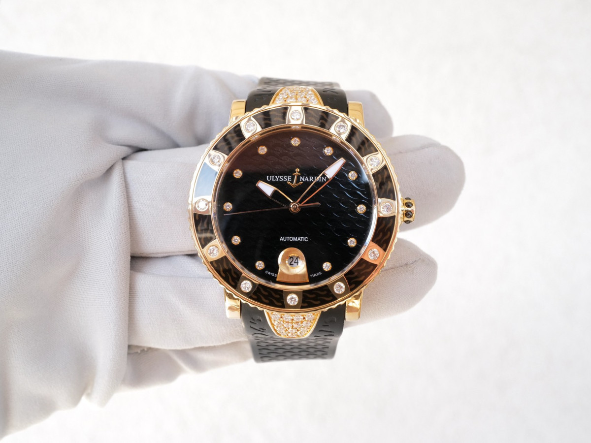 Швейцарские часы Ulysse Nardin Lady Diver Starry Night 18K Rose Gold Black Dial