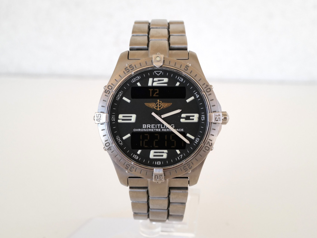 Швейцарський годинник Breitling Aerospace Titanium Perpetual Alarm Chronograph GMT Quartz Chronometer 40