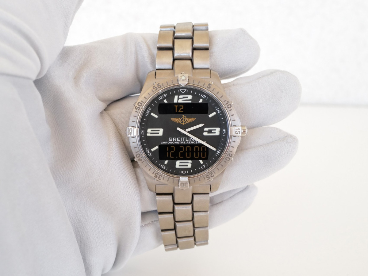 Швейцарський годинник Breitling Aerospace Titanium Perpetual Alarm Chronograph GMT Quartz Chronometer 40